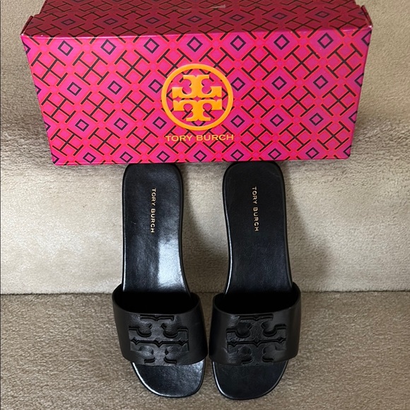 NIB TORY BURCH BLACK LEATHER SLIDE SANDALS - Picture 2 of 7